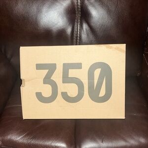 Adidas Yeezy boost 350 V2.  SIZE: 9 men’s